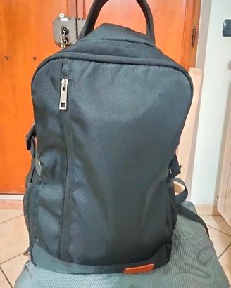 Zaino da Viaggio e Lavoro Nero – Capiente