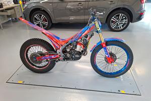 Beta 300 factory PILOTA. 