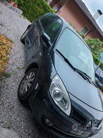 auto perfettamente funzionante, incidentata 