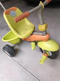triciclo a pedali