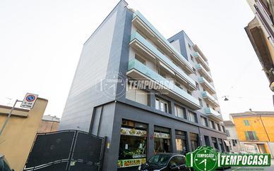 AMPIO 2 LOCALI CON CANTINA