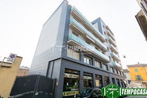 AMPIO 2 LOCALI CON CANTINA