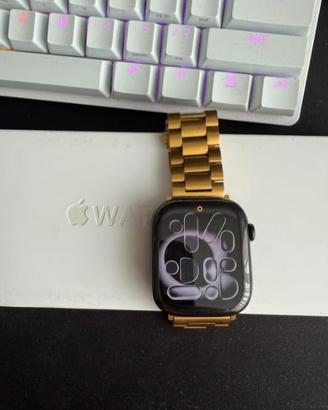 Apple Watch Series 11 46 mm con cinturino dorato