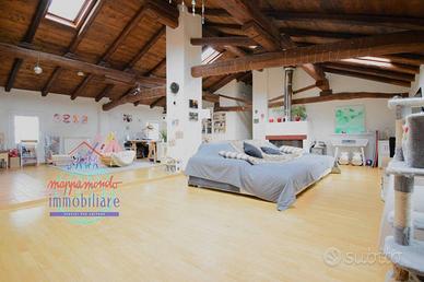 Appartamento di 216 m² con 4 locali e posto auto a