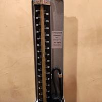 Storico misuratore di pressione a colonna