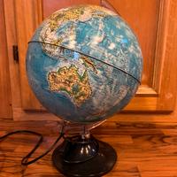 grande mappamondo luminoso