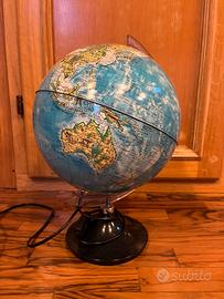 grande mappamondo luminoso