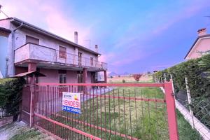 Villa di 285 m² con più di 5 locali a Solesino