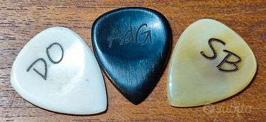 Plettri Artigianali Sagomati in Osso, Corno, Ebano