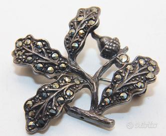 Splendida spilla foglia quercia argento marcasite