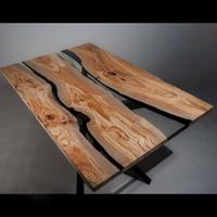 Tavolo in ulivo secolare e resina