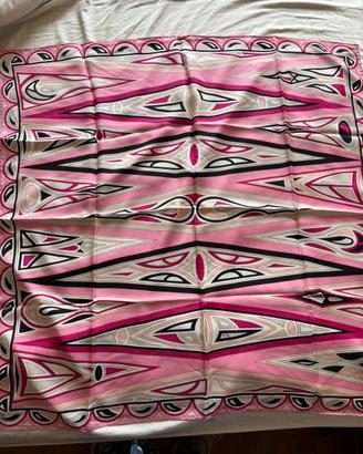 Foulard rosa di Emilio Pucci