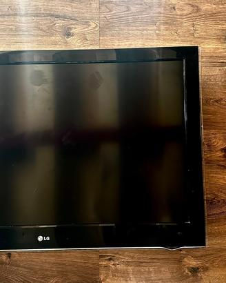 TV LG 42 pollici full hd con staffa muro