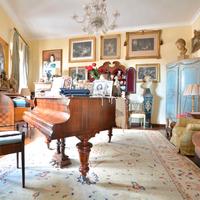 Attico su due piani zona Castello