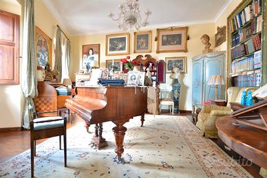 Attico su due piani zona Castello