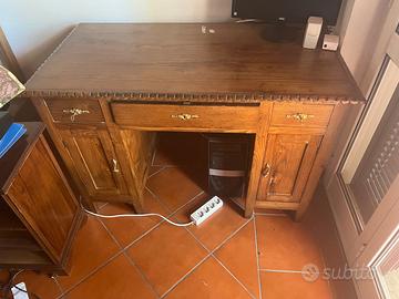 Scrivania in legno