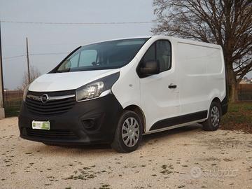 Opel Vivaro 1.6 Biturbo anno 2015 ben tenuto