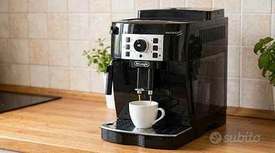 Macchina del caffe' DeLonghi Magnifica S