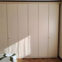 Armadio in legno, a sei ante.
