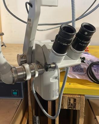 Microscopio operatorio Zeiss