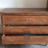 Comò in legno naturale