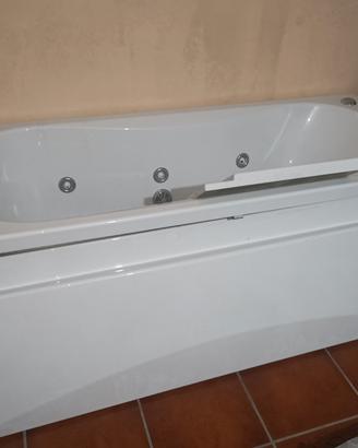 vasca idromassaggio in vetroresina 