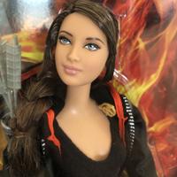 Hunger Games Barbie Katniss da collezione