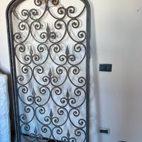 Porta o cancello in ferro battuto