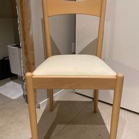 3 sedie in legno chiaro