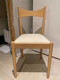 3 sedie in legno chiaro