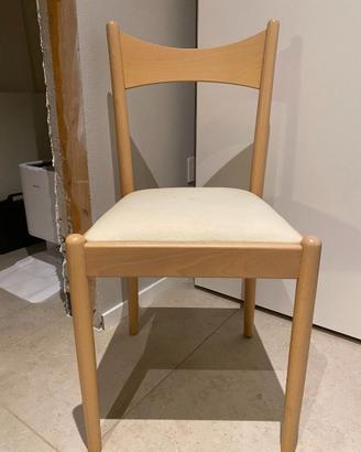 3 sedie in legno chiaro