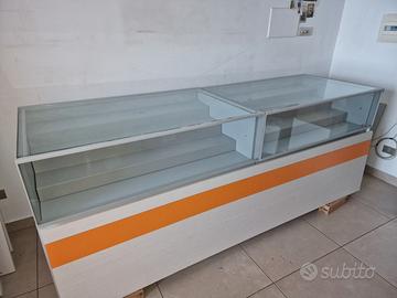 Banco vetrina per negozio telefonia 2,40mt