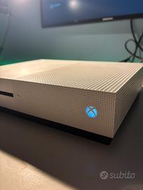 Xbox One S con cavo e controller - difettosa