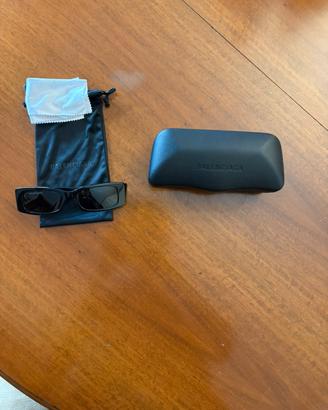 Balenciaga Max Rectangle BB0260S 001
