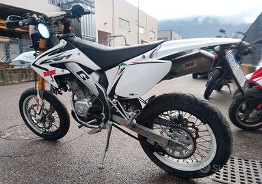 HM CRM 125 motard
