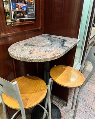 Due buffet alti in Marmo con 6 sgabelli legno