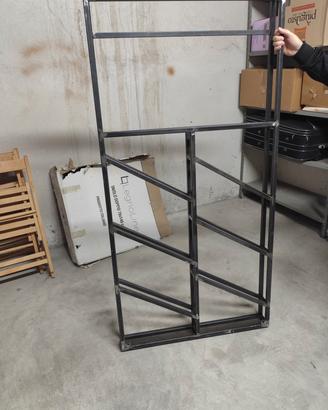 portabottiglie in  ferro stile industriale 
