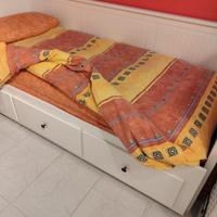 letto singolo contenitore, scrivania e sedia