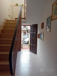 Casa indipendente con terrazza e box auto