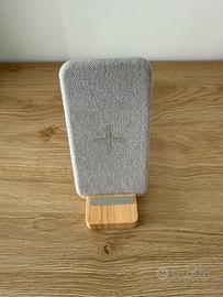 Caricabatteria wireless con supporto in legno