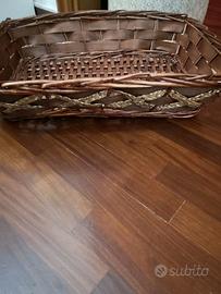 cesto marrone in vimini