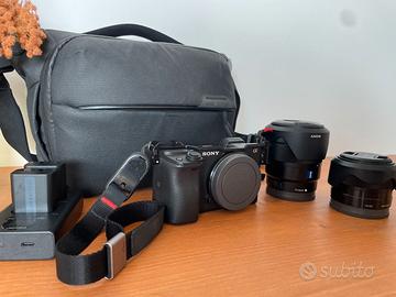 Sony A6400 + 35mm F1.8 + Zeiss 16-70 F4 accessori