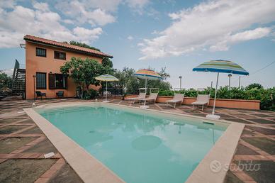Villa con piscina privata immersa nella natura