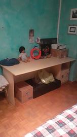 Scrivania in legno 