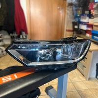 Faro sinistro Volkswagen Passat b8