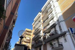 2 LOCALI A ROMA