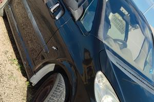 Peugeot 1007 non intera solo pezzi!!!!