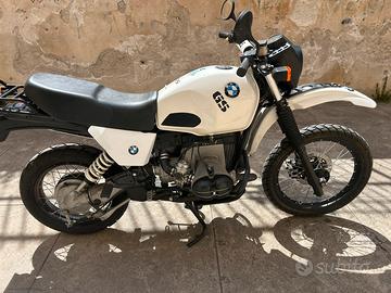 Bmw R 80 GS del 1988 con una valigia e 2 selle in+