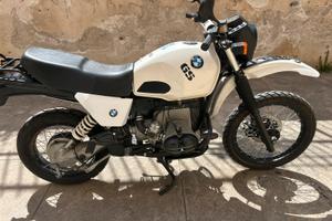 Bmw R 80 GS del 1988 con una valigia e 2 selle in+
