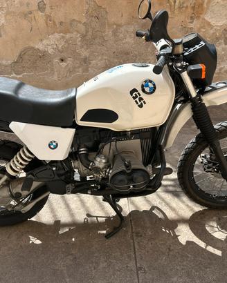 Bmw R 80 GS del 1988 con una valigia e 2 selle in+